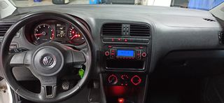 Volkswagen Polo 2011-thumb-16