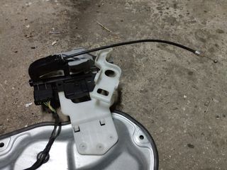 Hyundai i30.(07-11). Πίσω δεξιό μεταλλικό ταμπλό πόρτας με κλειδαριά πόμολο κ γρύλο.-thumb-3