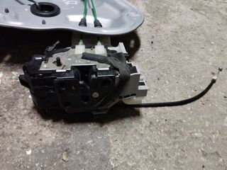 Hyundai i30.(07-11). Πίσω δεξιό μεταλλικό ταμπλό πόρτας με κλειδαριά πόμολο κ γρύλο.-thumb-2