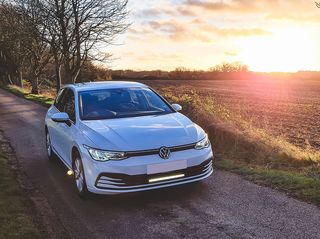 Σετ τοποθέτησης γρίλιας για VW Golf MK8 (2020+) - Linear 18 Elite "Έξυπνα φώτα πορείας" 18000 Lumens Lazerlamps