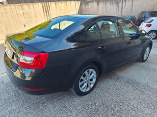 Skoda Octavia 2019 DSG AUTO AMBITION-thumb-5