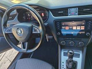 Skoda Octavia 2019 DSG AUTO AMBITION-thumb-9