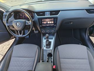 Skoda Octavia 2019 DSG AUTO AMBITION-thumb-10