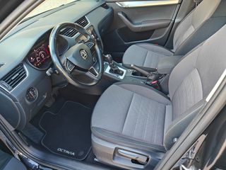 Skoda Octavia 2019 DSG AUTO AMBITION-thumb-17