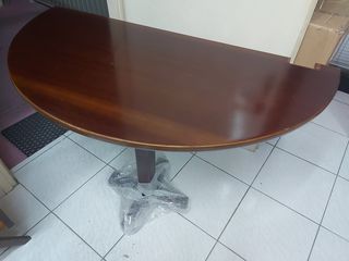 Ημικύκλιο ξύλινο τραπέζι 