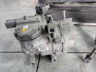 Toyota yaris hybrid  a/c-thumb-4