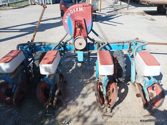 Tractor seeding machinery '00