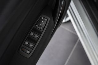 Renault Megane 2020 Grandtour BLUE dCi 110 Limited-thumb-18