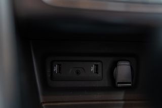 Renault Megane 2020 Grandtour BLUE dCi 110 Limited-thumb-31