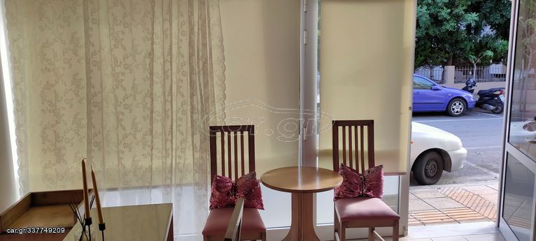 Θέσεις εργασίας με βοηθούς και σαλόνι για μανικιούρ - πεντικιούρ