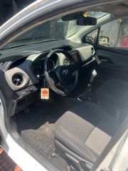 Toyota Yaris 2019-thumb-7