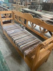 Παλιός ξύλινος  καναπές  Πάγκοι παγκάκια καθίσματα παλιά ξύλινα έπιπλα μοναδικά στο είδος, χειροποίητα καρεκλάκια καρέκλες πάγκοι εργασίας πάγκος καθίσματα  One of a find, custom made benches  ύψος 10
