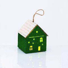 Πράσινο ξύλινο κρεμαστό σπιτάκι με φωτισμό μπαταρίες 3ΧAG10 8Χ8Χ9,6cm