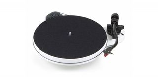 Pro-Ject RPM 1 Carbon Turntable White (with Ortofon 2M Red) - Pro-Ject Audio