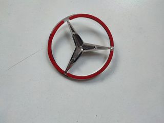 ΣΗΜΑ ΜΑΣΚΑΣ ΚΑΠΟ ΧΡΩΜΙΟ 9CM ΓΙΑ MERCEDES-thumb-1