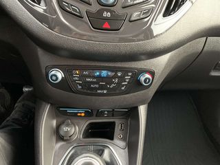 Ford Tourneo Courier 2016-thumb-10