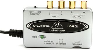 BEHRINGER UCA202 Ultra-low latency 2-In/2-Out USB audio interface with digital output - Behringer