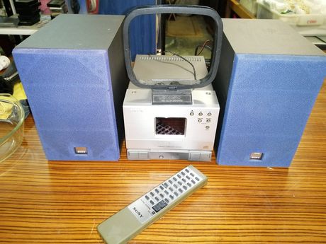 mini hi fi sony με cd player/ραδιοφωνο και υποδοχη για συνδεση mini disc στο πισω μερος