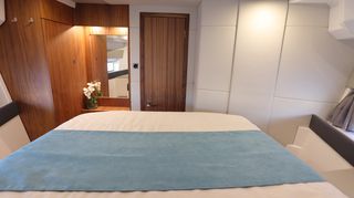 Karnic 2027 S37-x   3 Cabin-thumb-22