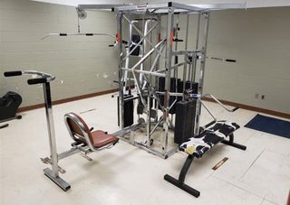 Multi gym station πολυμηχανημα γυμναστικής με πλάκες βάρους 900 kg μαζί δίνονται και κ.α μηχανήματα