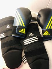 Adidas γάντια - επικαλαμίδες σε άριστη κατάσταση  