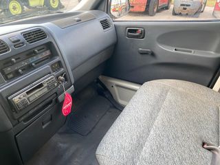 Toyota Hiace 2002-thumb-7
