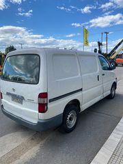 Toyota Hiace 2002-thumb-3