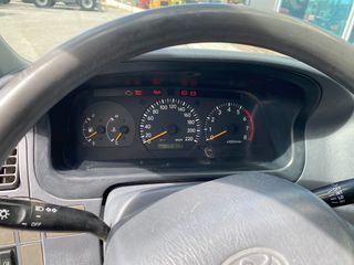Toyota Hiace 2002-thumb-6