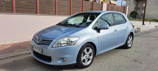 Toyota Auris 2014-thumb-3