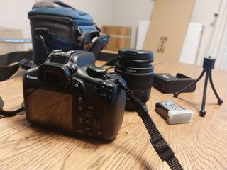 Canon EOS1300D-thumb-2