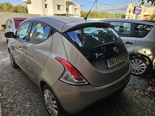 Lancia Ypsilon 2012-thumb-1