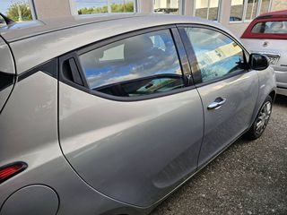 Lancia Ypsilon 2012-thumb-2