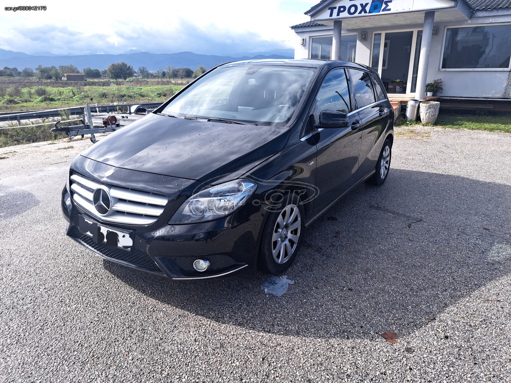 Mercedes-Benz B 180 2013