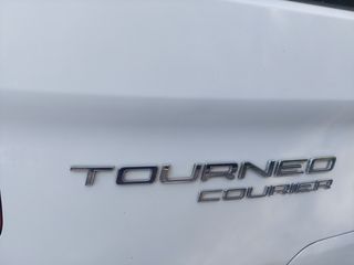Ford Tourneo Courier 2016-thumb-28