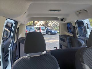 Ford Tourneo Courier 2016-thumb-39