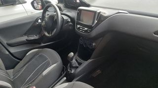 Peugeot 208 2014-thumb-10