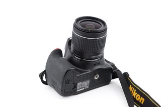 Nikon D3500 με δύο φακούς