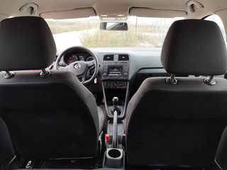 Volkswagen Polo 2015-thumb-9