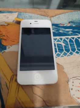 Apple iPhone 4S (16GB)