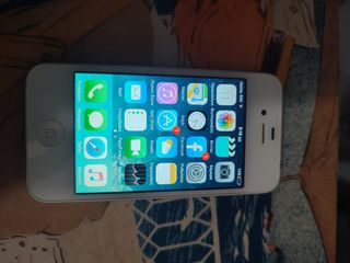 Apple iPhone 4S (16GB)-thumb-1