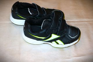 Παιδικά από 3 + ετων, 1 ζευγαρι αθλητικα Νο28 Reebok, 6 μπλούζες,  Cod064 