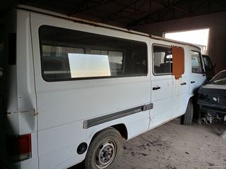 Mercedes mb100-thumb-2