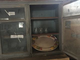 Παλιό ντουλάπι κουζίνας κρεμαστό 