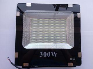 ΑΔΙΑΒΡΟΧΟΣ ΠΡΟΒΟΛΕΑΣ LED 300W 30.000lm, ΕΞΩΤΕΡΙΚΟΥ ΧΩΡΟΥ
