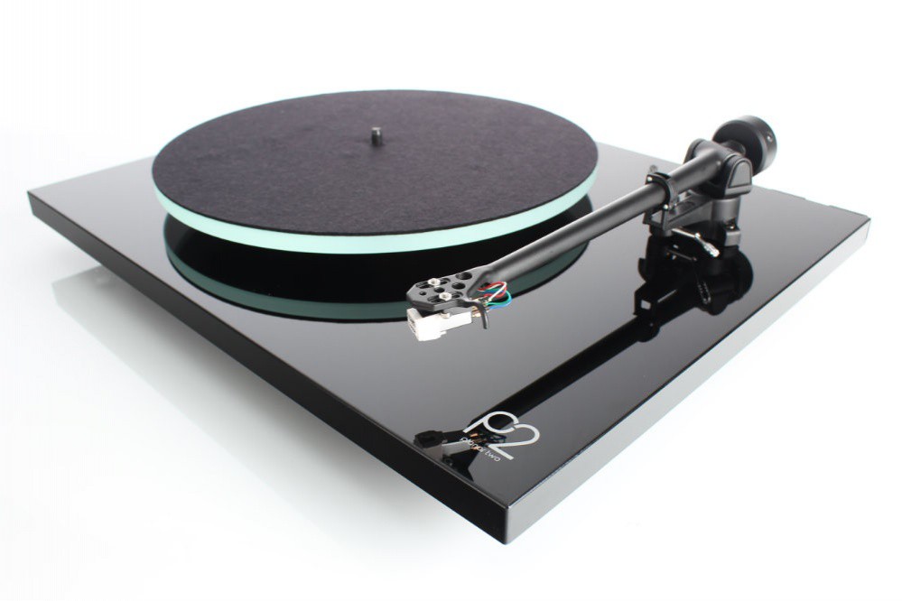 REGA PLANAR 2 Black Gloss Turntable - rega