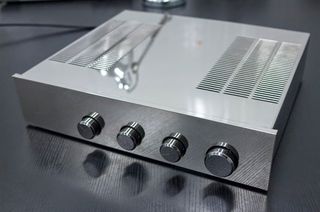 ΟΛΟΚΛΗΡΩΜΕΝΟΣ ΕΝΙΣΧΥΤΗΣ SYMPHONIC LINE RG-9 MK III 