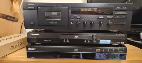 Pioneer DV-454 dvd-player, Sony BDP-300 bluray player, Yamaha KX-390 κασετόφωνο