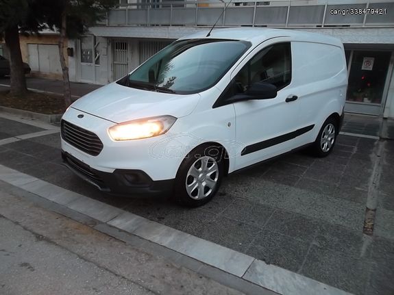 Ford Transit Courier '18