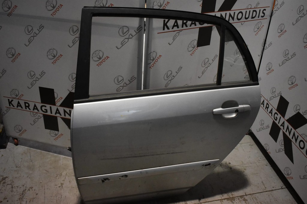 Toyota Corolla ZZE120 H,B οπίσθια αριστερή πόρτα