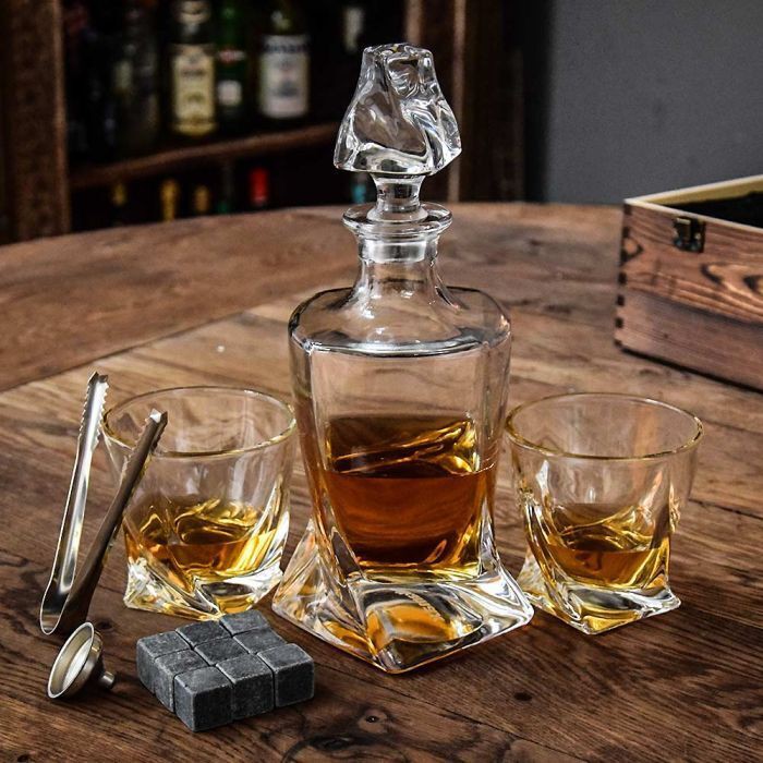 Twisted Decanter Set / Gadgets